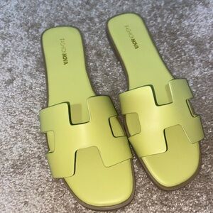 New Fashion Nova Women's Yellow Slide Sandals